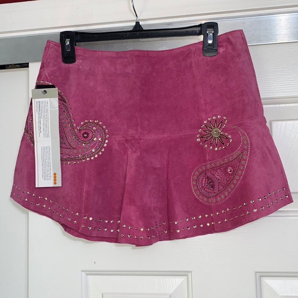 WILSONS LEATHER Maxima Hot Pink Paisley Embroidered Suede Mini Skirt